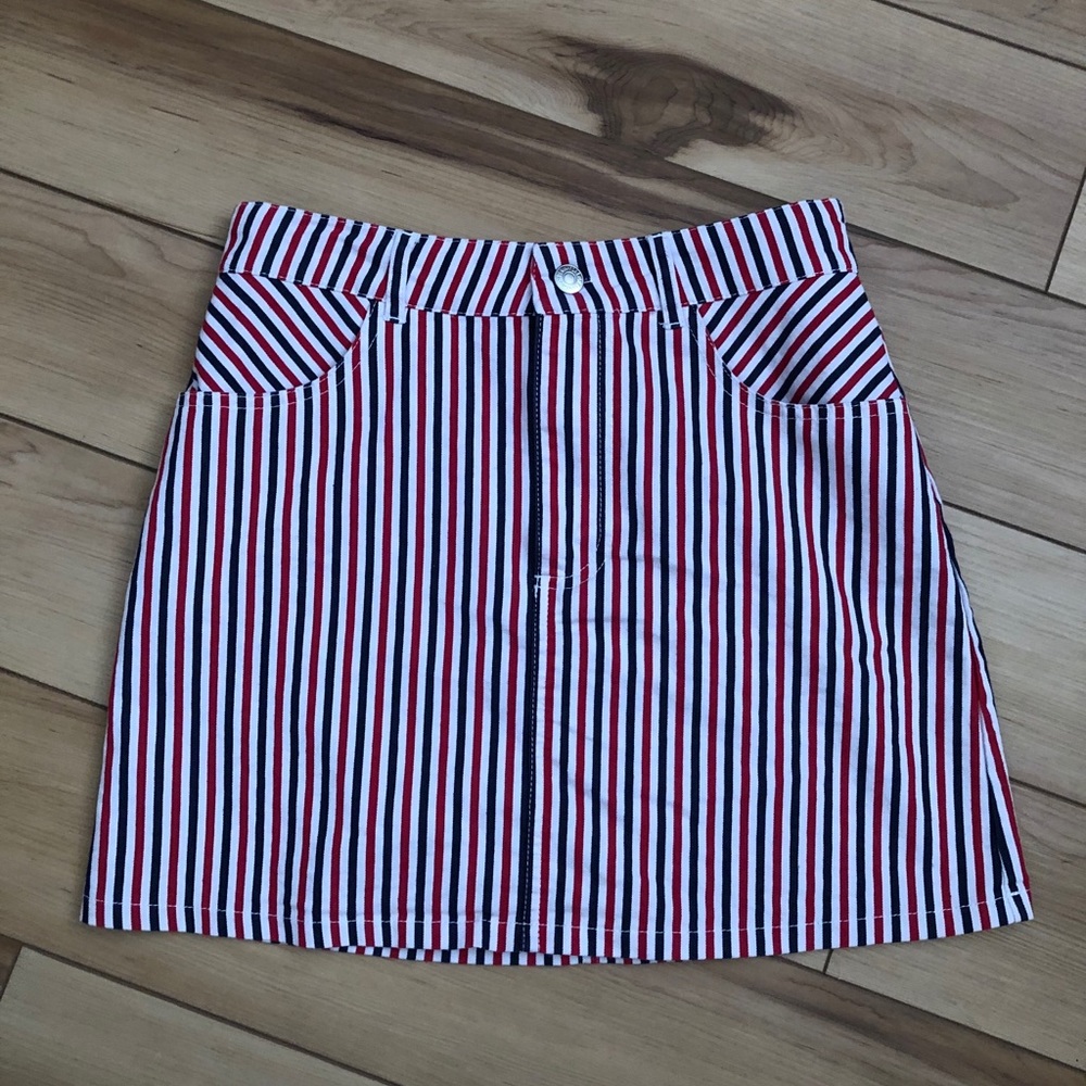 FOREVER 21 PREMIUM MINI SKIRT